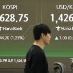 코스피가 장중 사상 최고치를 경신한 14일 오전 서울 중구 하나은행 딜링룸 전광판에 코스피가 3628.75로 표시돼 있다.